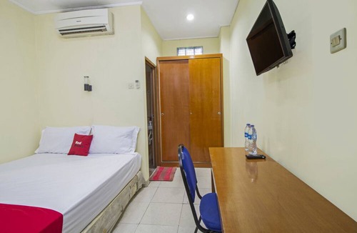 Semanggi Hotel | RedDoorz Plus near Ciputra World Kuningan 2