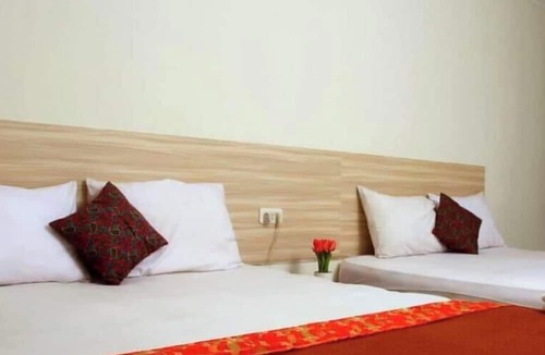 Bandung House | Bantal Guling Trans