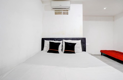 East Jakarta Hotel | Capital O 95198 Angel Homestay