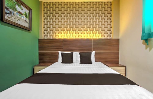 Baki Hotel | Townhouse Oak Syariah near Stasiun Purwosari formerly Graha Gentan Solo