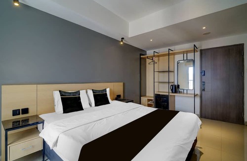 Bendungan Hilir Hotel | Collection O near Stadion Utama Gelora