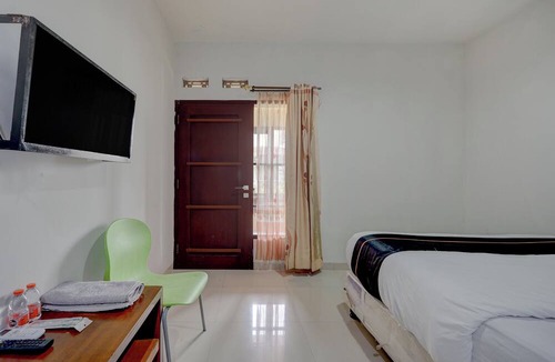 Megamendung Hotel | OYO 95119 Syariah Sm