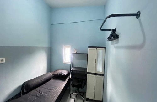 Tembalang Hotel | OYO 95038 Khanza Stay