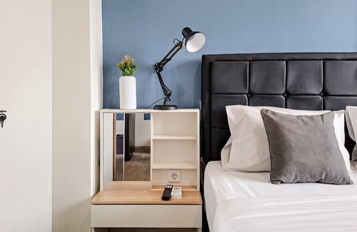 Panunggangan Utara Apartment | Blue Studio At Apartment Collins Boulevard