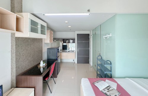 Siwalankerto Apartment | Classic And Compact Studio At The Square Surabaya Apartment