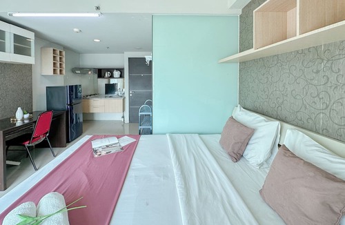 Siwalankerto Apartment | Classic And Compact Studio At The Square Surabaya Apartment
