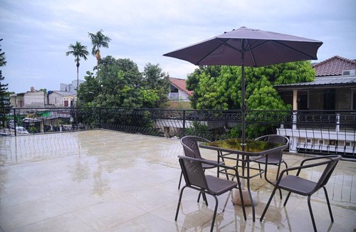 Kebayoran Lama Hotel | NN House Smart Stay (Syariah)