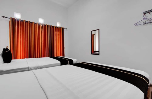Banguntapan Hotel | OYO 95088 Homestay Omah Pring