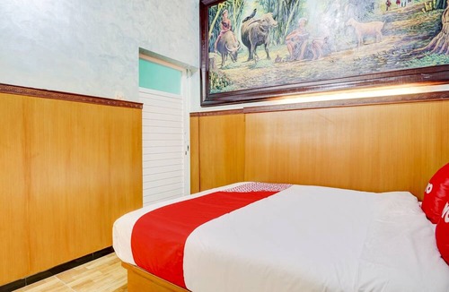 Malang Hotel | OYO 90303 Cafe & Homestay Kolam Pancing