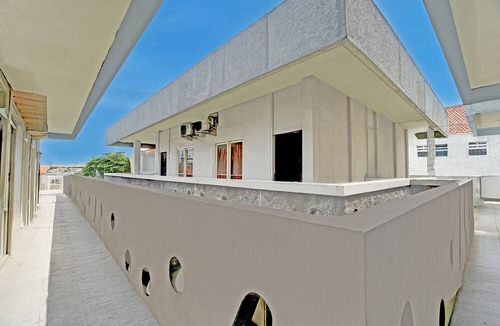 Siwalankerto Hotel | OYO 95041 Griya Indah Homestay