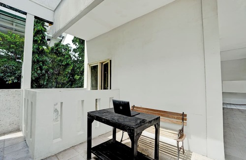 Siwalankerto Hotel | OYO 95041 Griya Indah Homestay