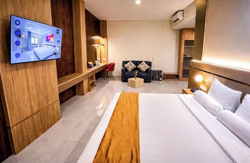 Surabaya Hotel | Front One Hotel Mesir Surabaya