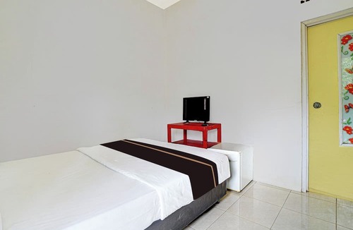 Cisarua Hotel | OYO 95065 Villa Ade