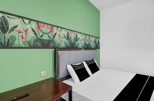 Sunset Road Hotel | Hotel O near Trans Studio Theme Park formerly Sunset Cozy