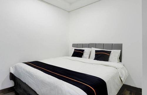 Central Jakarta Hotel | Capital O 94914 Kemayoran Guest House