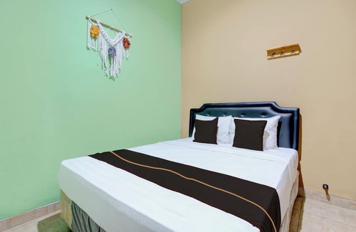 Sewon Hotel | OYO 94851 Watulumpang 1 Guest House