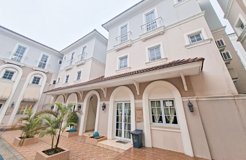 Pagedangan Apartment | Modern 4Br Apartment At Guest House Vanya Park