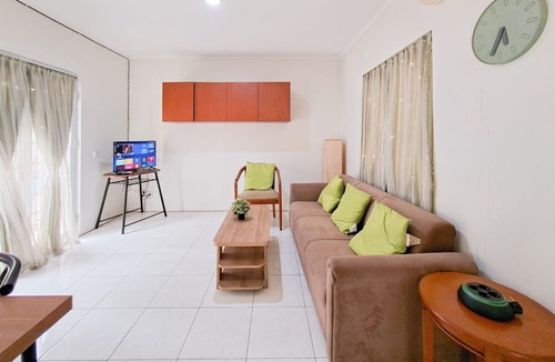 Pagedangan Apartment | Modern 4Br Apartment At Guest House Vanya Park
