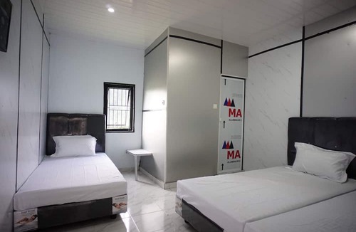 Perbaugan Hotel | OYO 94903 Akasia Guesthouse
