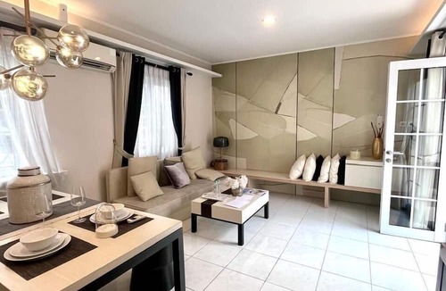 Pagedangan House | Suite Room by Echa at Alesha House