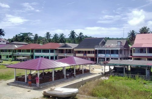 Bawomataluo Bed & Breakfast | KeyHole Surf House