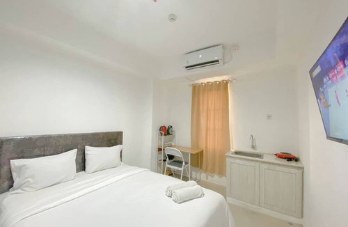 Jatingaleh Apartment | Simple White Accent Studio At Apartment Paltrow City