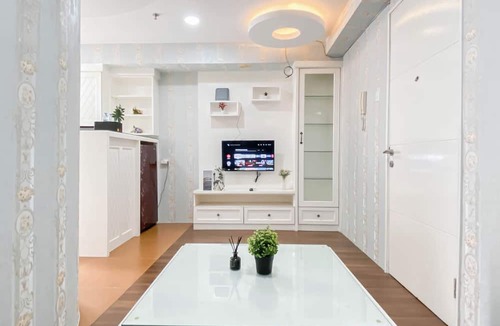 Jatinegara Apartment | White Accent 1Br Near Mall At Bassura City Apartment