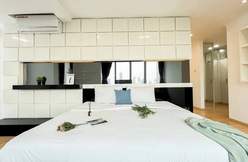Senayan Apartment | Spacious Luxury 2Br Apartment With Extra Room At Fx Residence