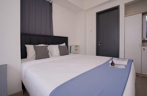 Pinang Apartment | Good and Cozy 2BR at Collins Boulevard Apartment