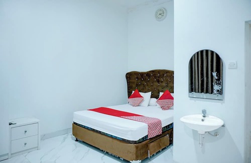 West Cirebon Hotel | Capital O 94491 Family Homestay