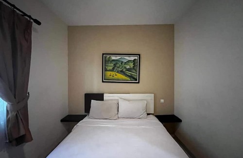 Surakarta Hotel | OYO 94442 Jebres Inn