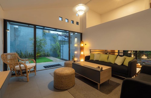 Sukajadi Villa | Pine Breeze Loft House