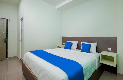 Pangururan Hotel | Hotel Wisata Samosir By Helocus