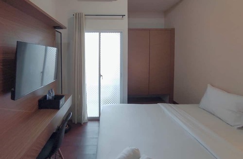 Sidoarjo Apartment | Homey Studio With Easy Pool Access Apartment At Suncity Residence