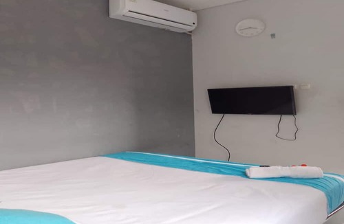 Binong Hotel | OYO 93998 Three J Living