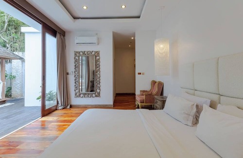 Sunset Road Villa | Villa Chloe by Pertama Stay