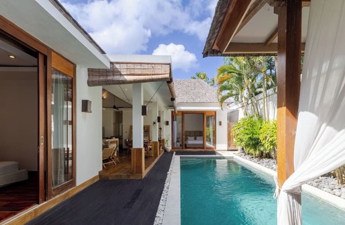 Sunset Road Villa | Villa Chloe by Pertama Stay