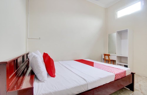 Borobudur Hotel | OYO 93736 Homestay Joglo Dephis Syariah