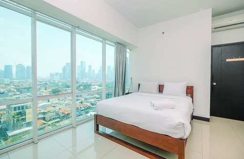 East Kuningan Apartment | Homey And Warm 1Br Apartment At Ambassade Kuningan