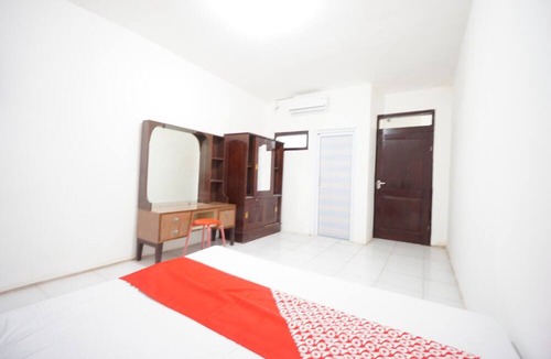 Kediri Hotel | OYO 93682 Blessing's Kediri Homestay Syariah