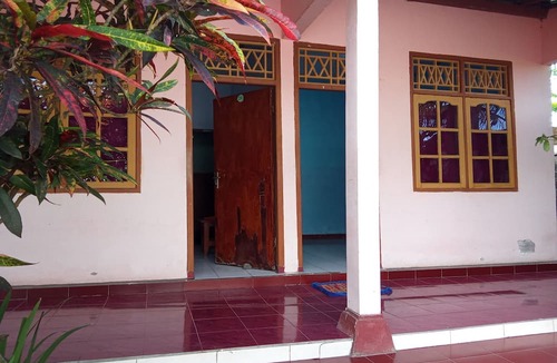 Kecamatan Narmada Hotel | Hotel O Dannis Homestay Near Musholla Al Istiqomah Terawangan