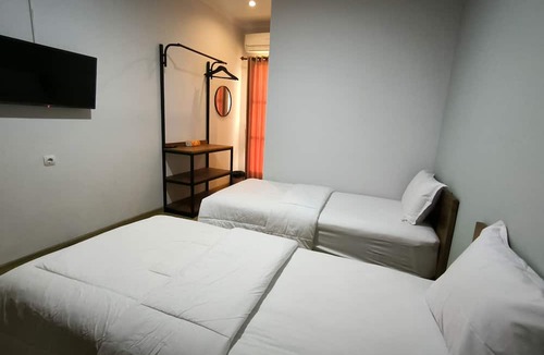 Mungkid House | Nez's Guesthouse Syariah