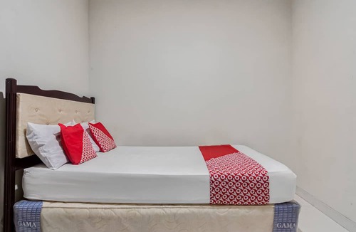 Jakarta Hotel | OYO 93500 Rizki Residence TOS Syariah Near PT Bank KB Bukopin Tbk