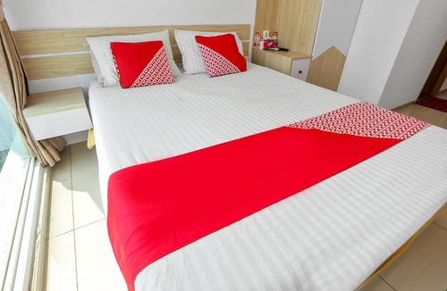 Tangerang Hotel | OYO 93432 Tree Room Hotel