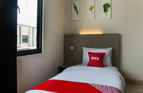 Karawang Hotel | OYO Life 3251 D'daun Inn