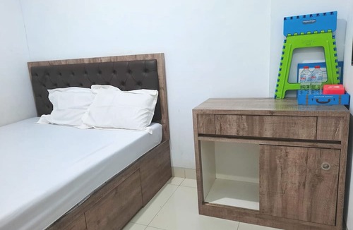 Jakarta Hotel | OYO Life 92883 Kost Ratana Cengkareng Syariah