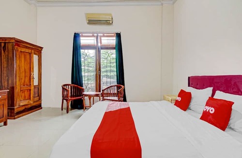 Dinoyo Hotel | OYO Life 90544 Grand Redisa