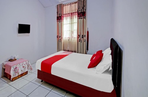 Sangkanurip Hotel | OYO 90543 An-nur Guest House Syariah