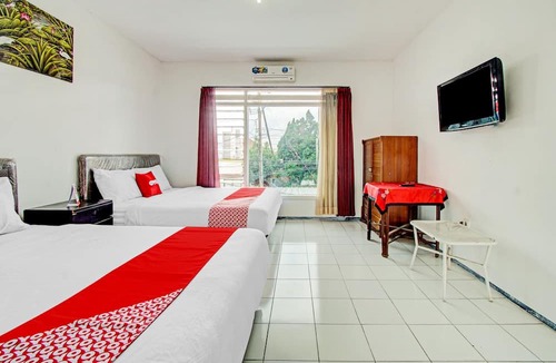 Ngaglik Hotel | OYO Life 90077 Live Homestay