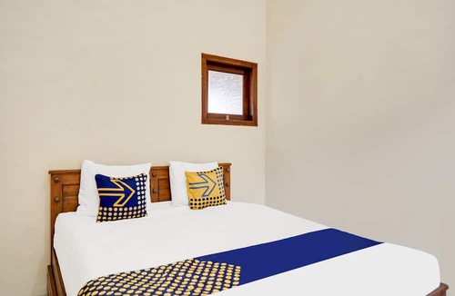 Pamekasan Hotel | OYO 92114 Homestay Riverside Duko